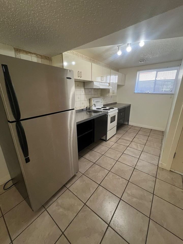 128 Whiteview Close Ne - Photo 2 of 15