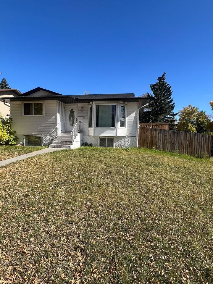 128 Whiteview Close Ne - Photo 3 of 15
