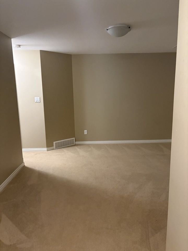 2921 - 2921 28 Ave S - Photo 3 of 7