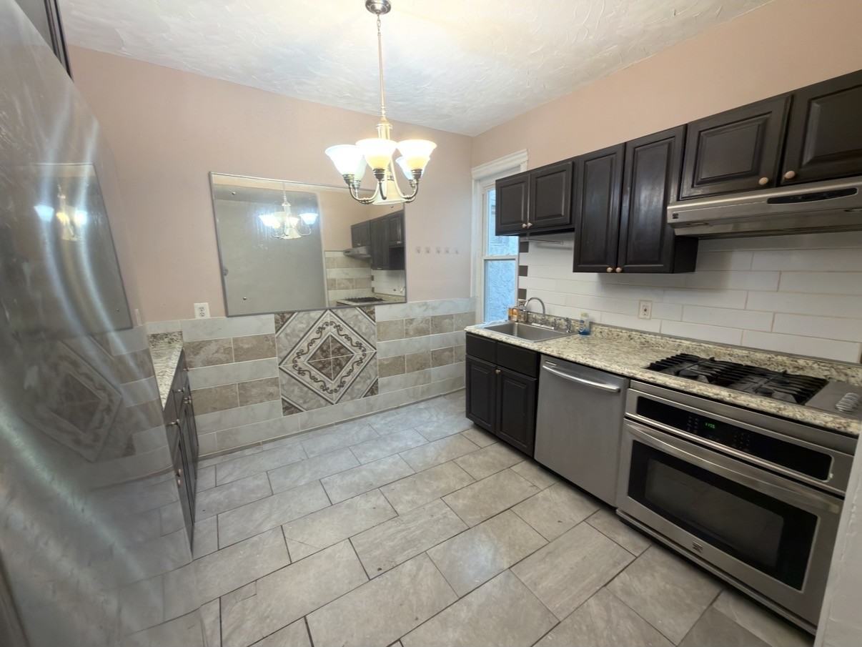 428 S 57th St #2APT2 - Photo 3 of 10