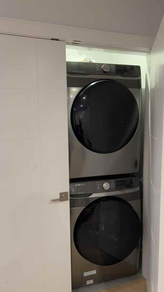 3431 Dundas Street - Photo 3 of 19