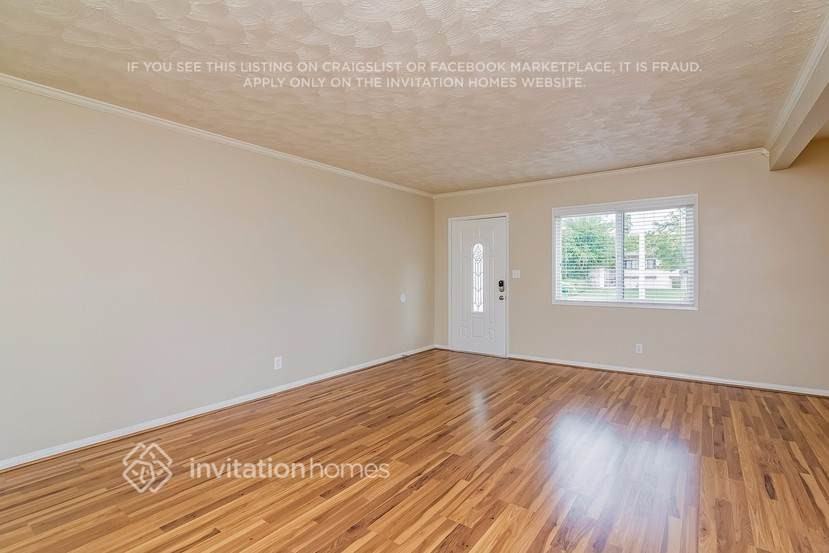 736 E Newburgh St - Photo 2 of 17