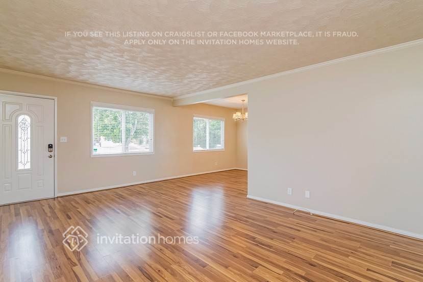 736 E Newburgh St - Photo 3 of 17