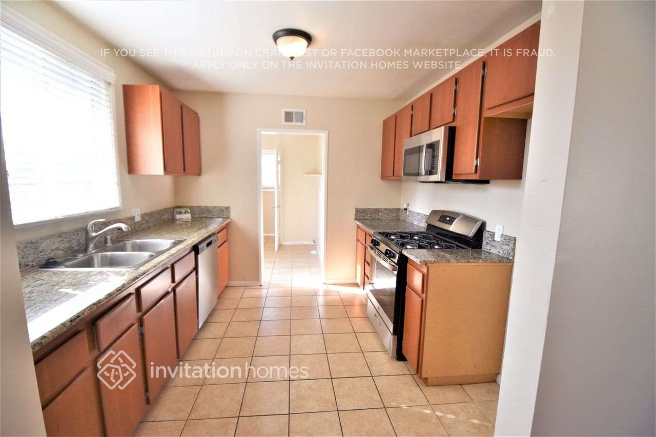 736 E Newburgh St - Photo 5 of 17
