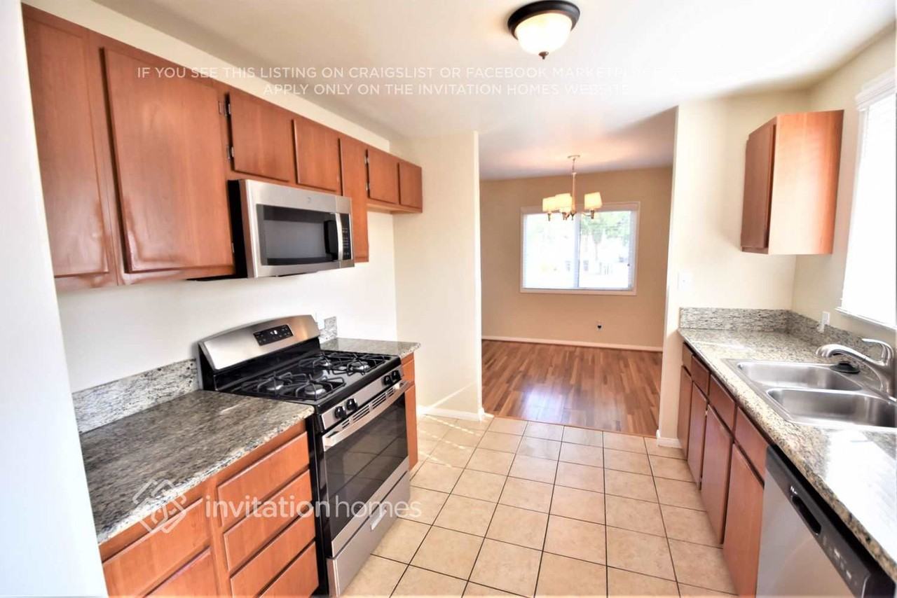 736 E Newburgh St - Photo 7 of 17