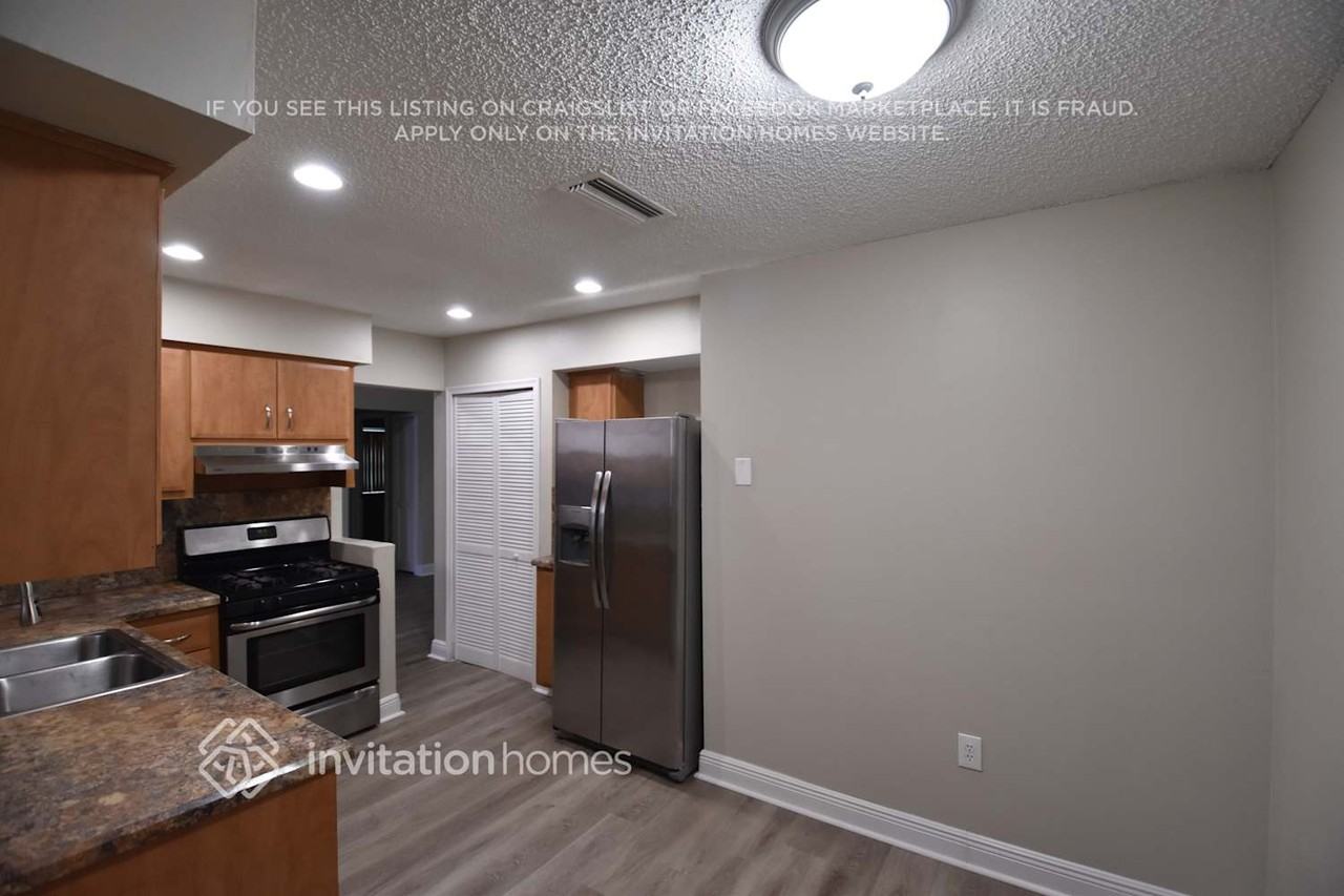3541 Nw 115th Ter - Photo 4 of 13