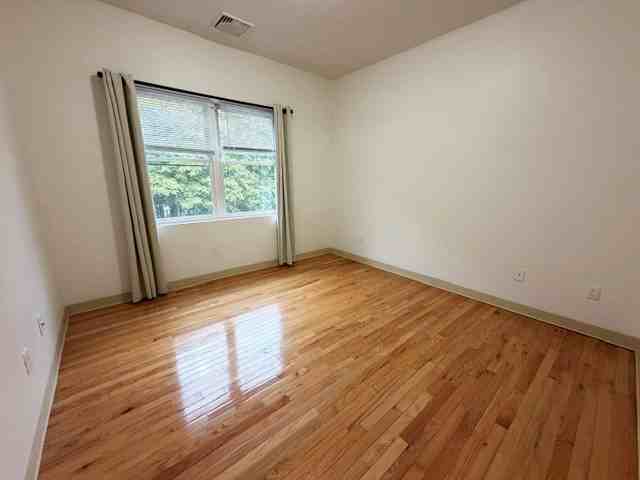 404 Whiting Ave #213 - Photo 4 of 14