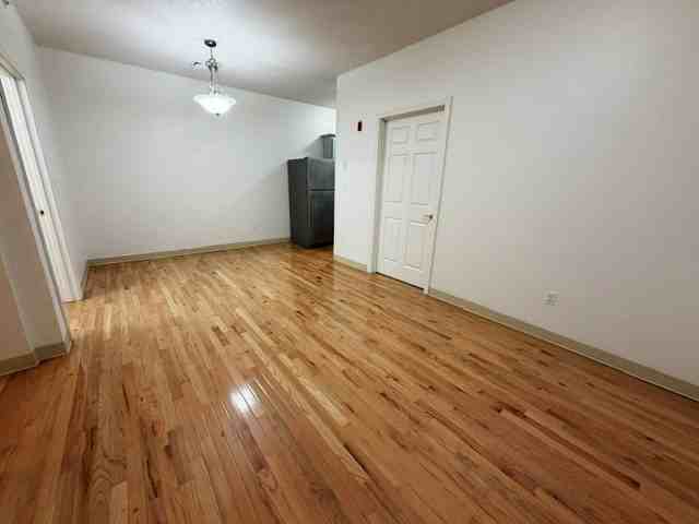404 Whiting Ave #213 - Photo 6 of 14