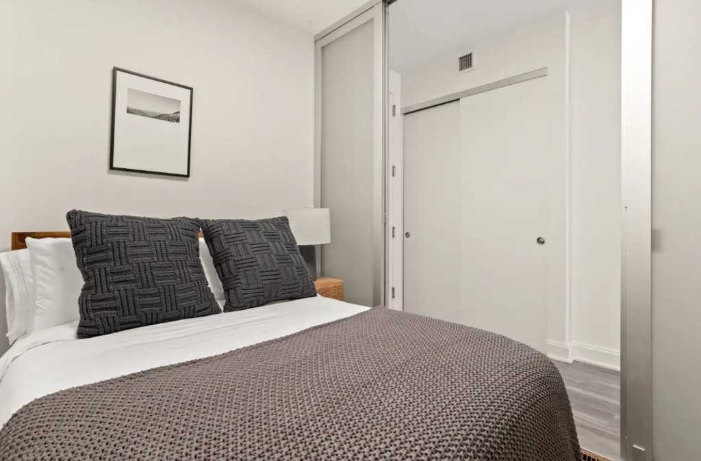 Hanover Sq #4R - Photo 5 of 11