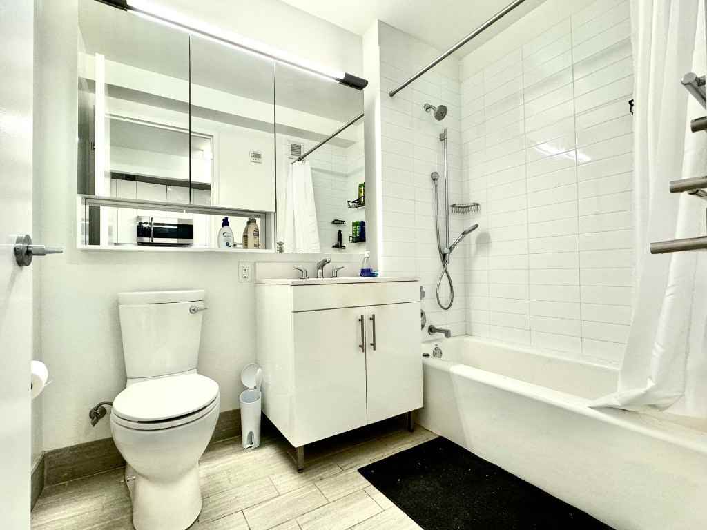 W 57th St #2116 - Photo 5 of 13