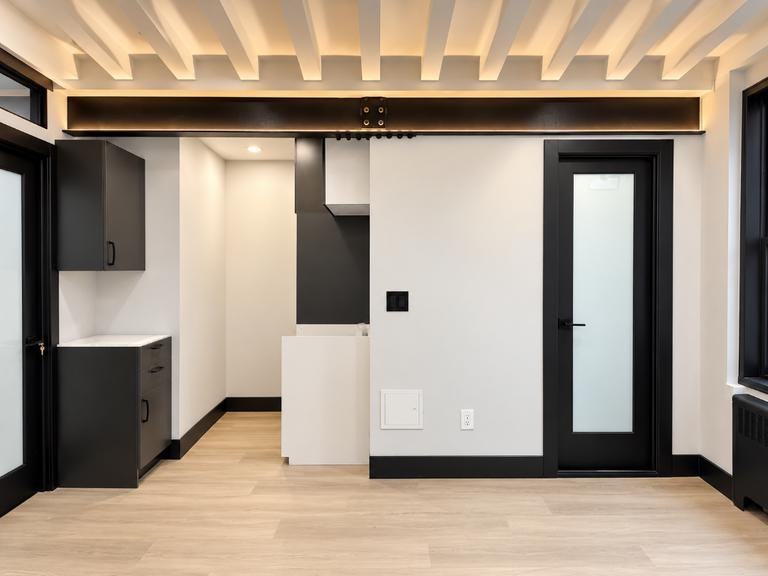 E 58th St #4D - Photo 2 of 9