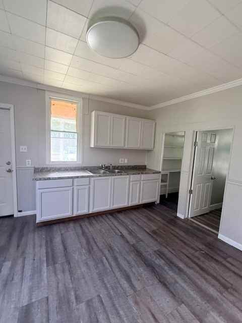 637 Western Ave - Photo 7 of 11