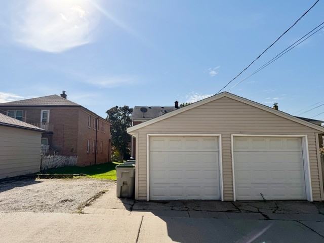 8306 W Center St Lowr - Photo 3 of 11