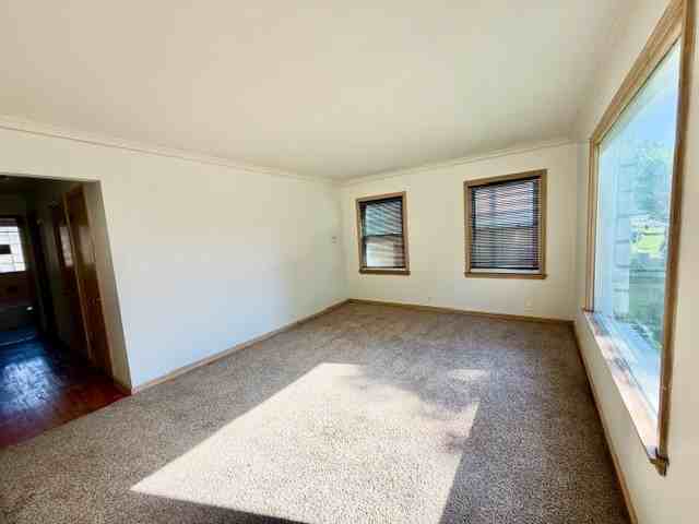 8306 W Center St Lowr - Photo 7 of 11