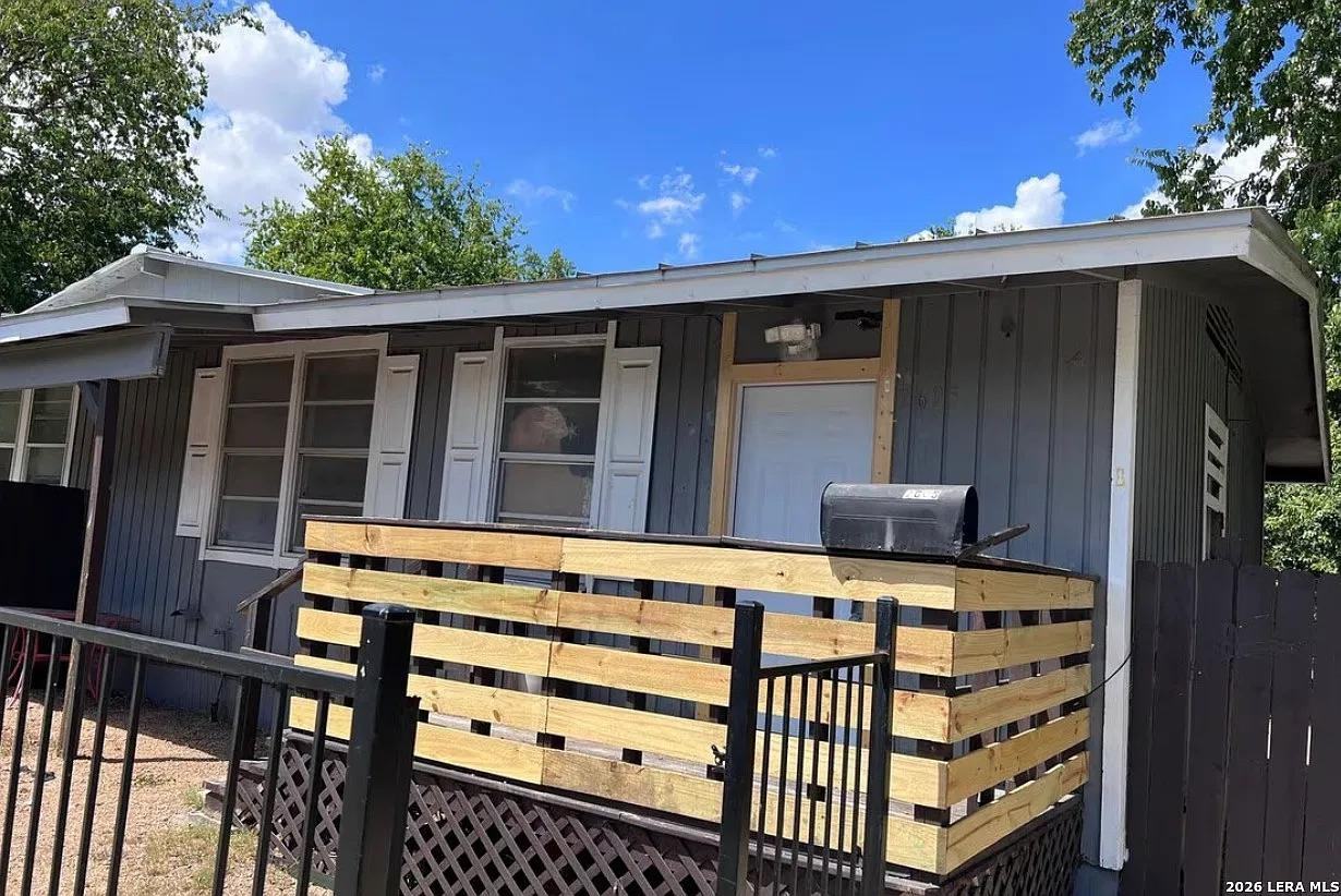 2605 W Poplar St - Photo 2 of 5