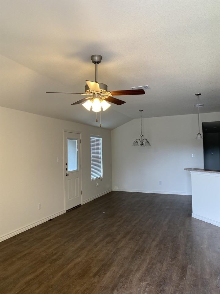 911 Lasso Dr #A - Photo 2 of 10