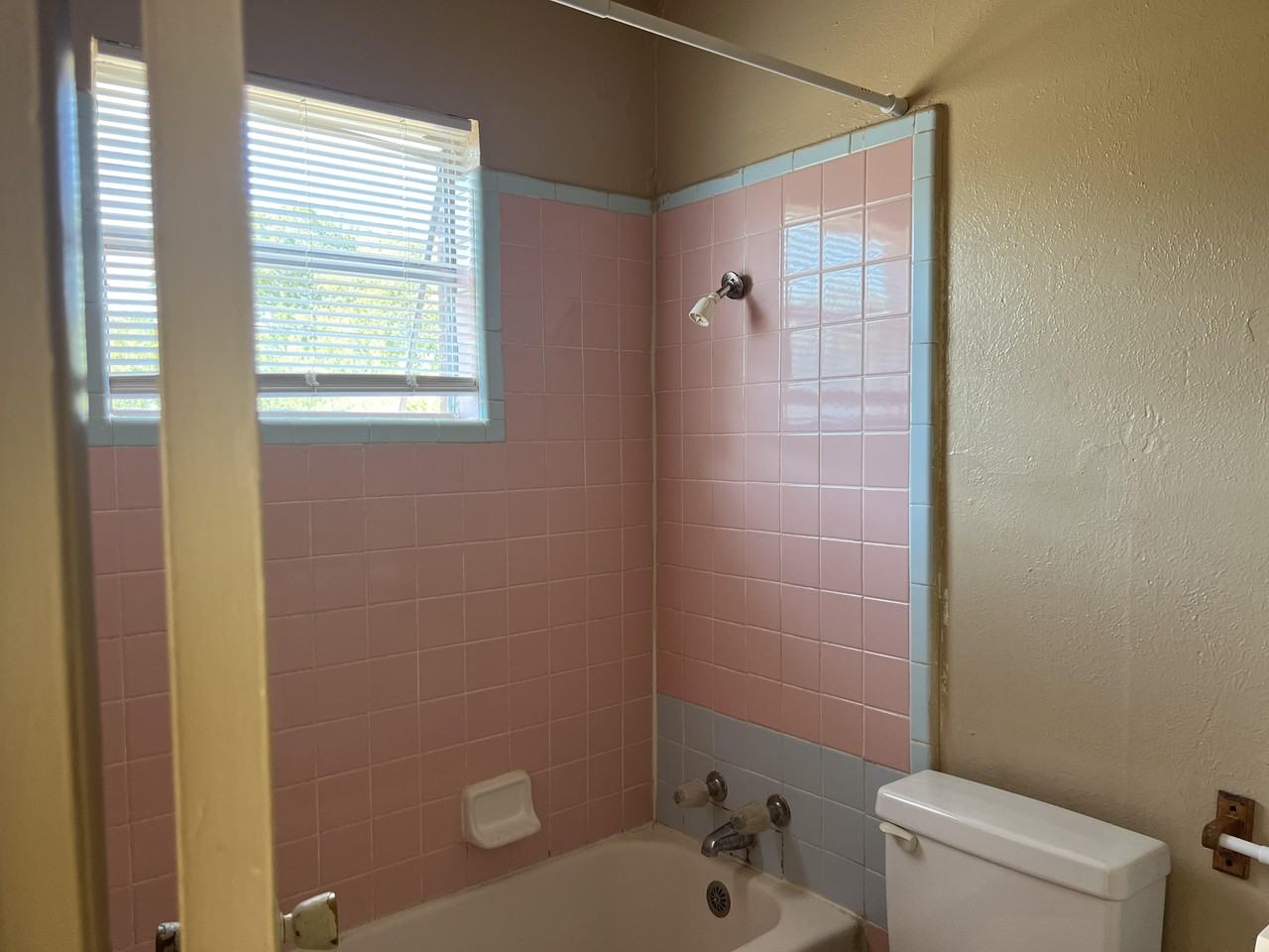 210 Marston Ave #B - Photo 2 of 6