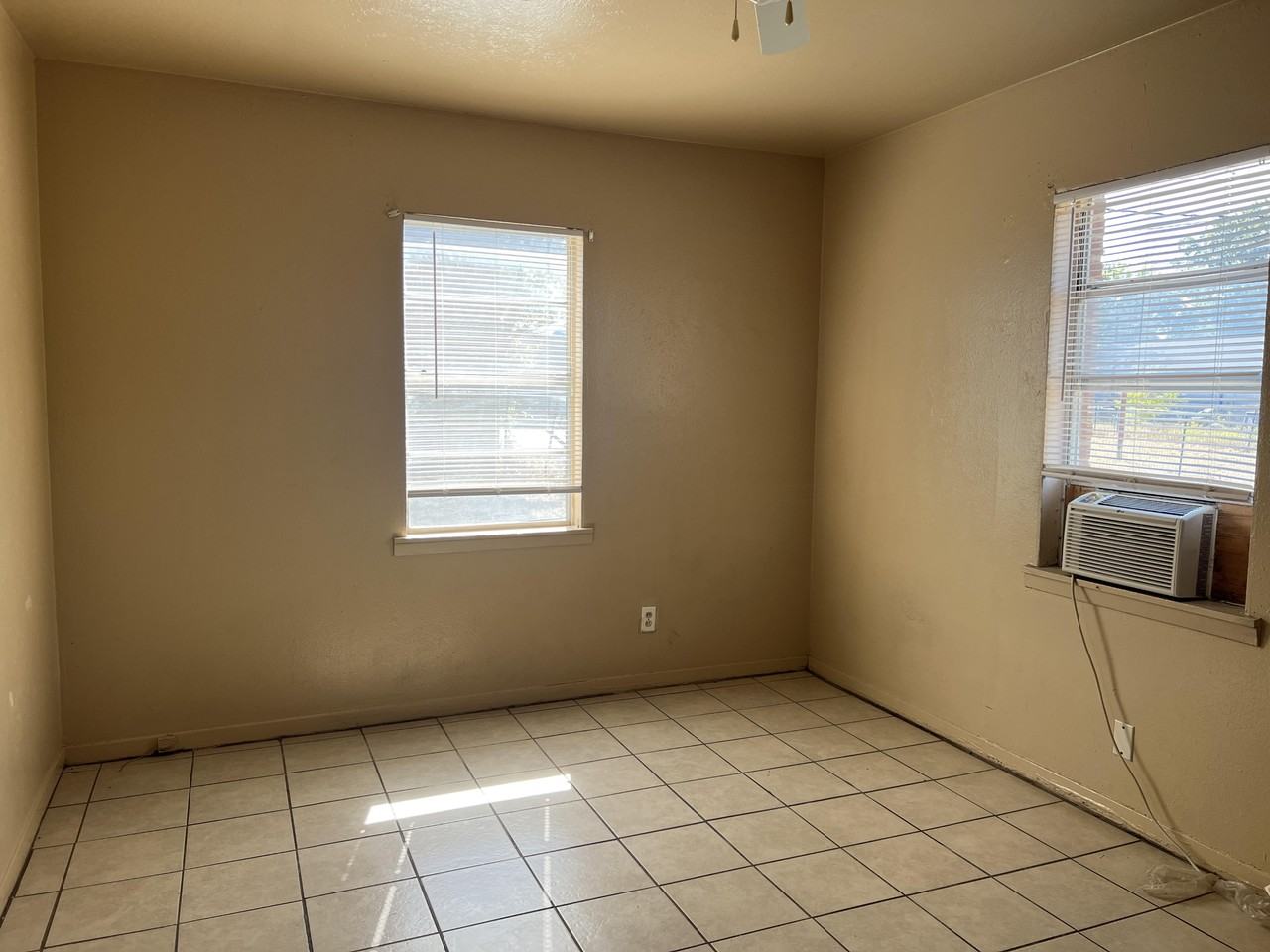 210 Marston Ave #B - Photo 3 of 6