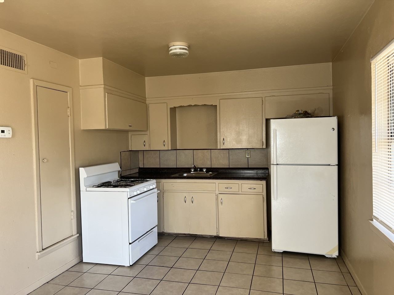 210 Marston Ave #B - Photo 6 of 6