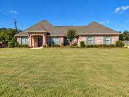 featured image of 29 Lenox Ln
