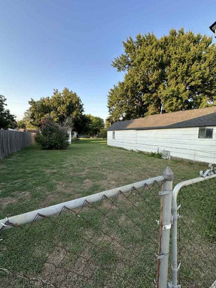 1311 Jackson St - Photo 3 of 11