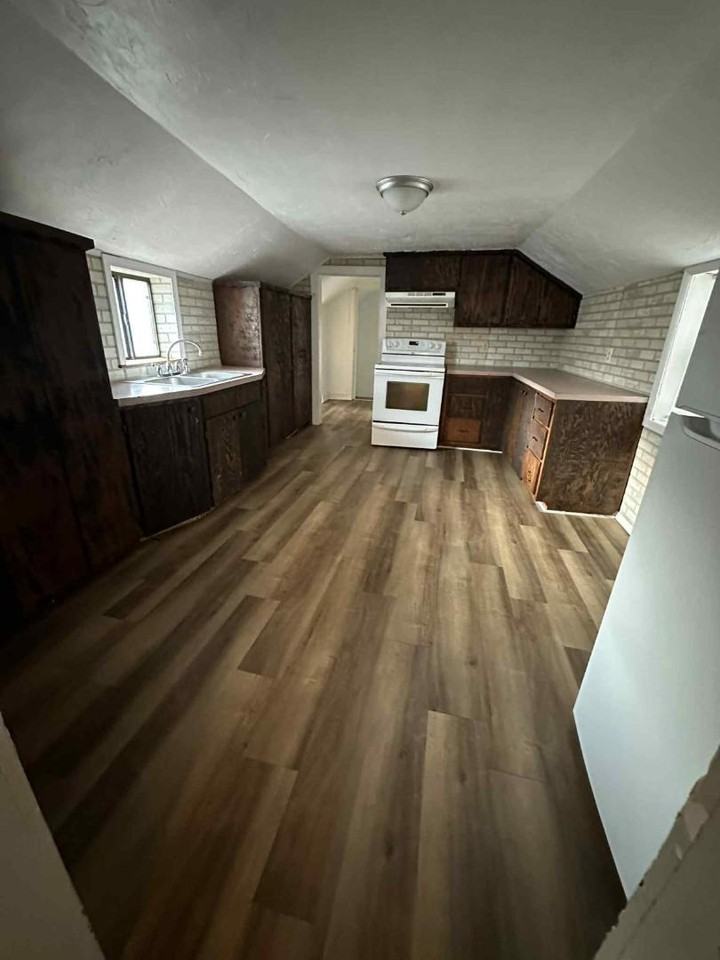 1311 Jackson St - Photo 4 of 11