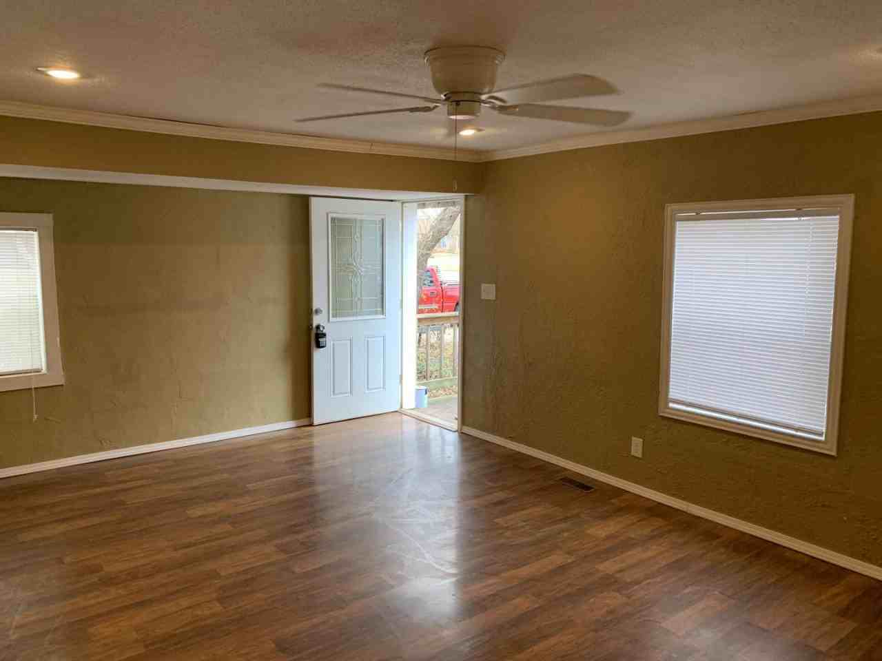 507 E Virginia Ave - Photo 5 of 11