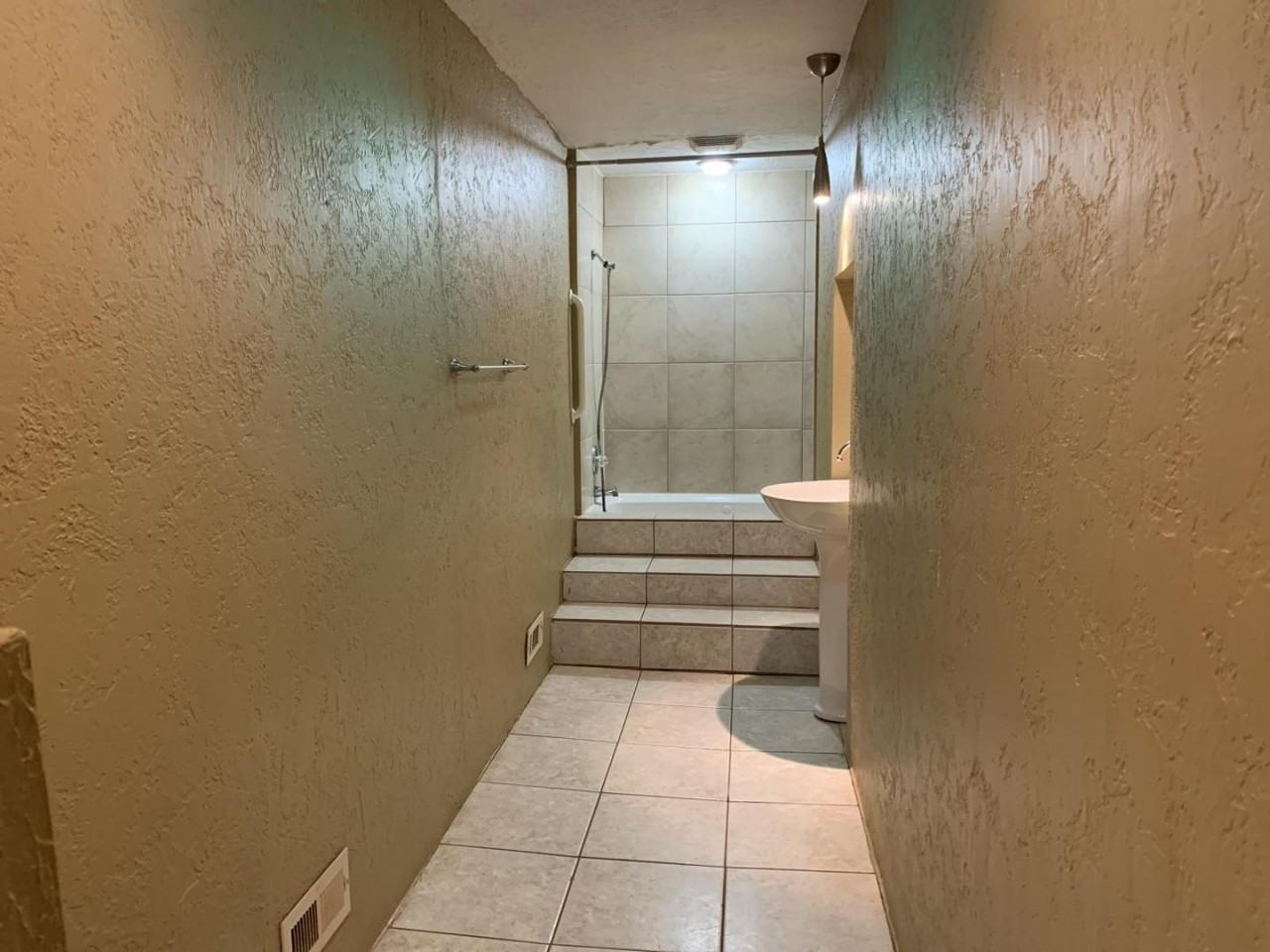 507 E Virginia Ave - Photo 7 of 11