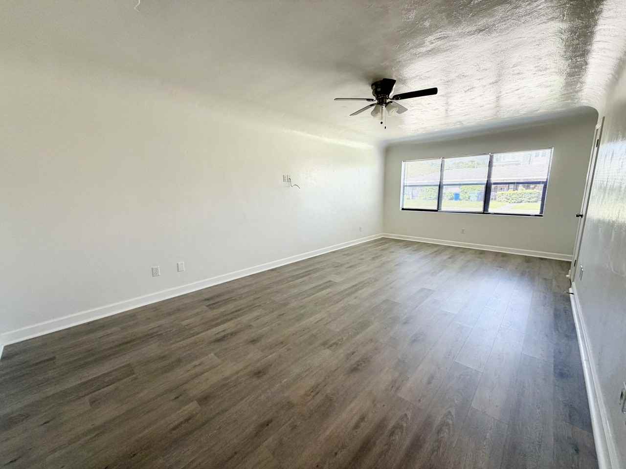 929 E Walnut St #1 - Photo 3 of 16