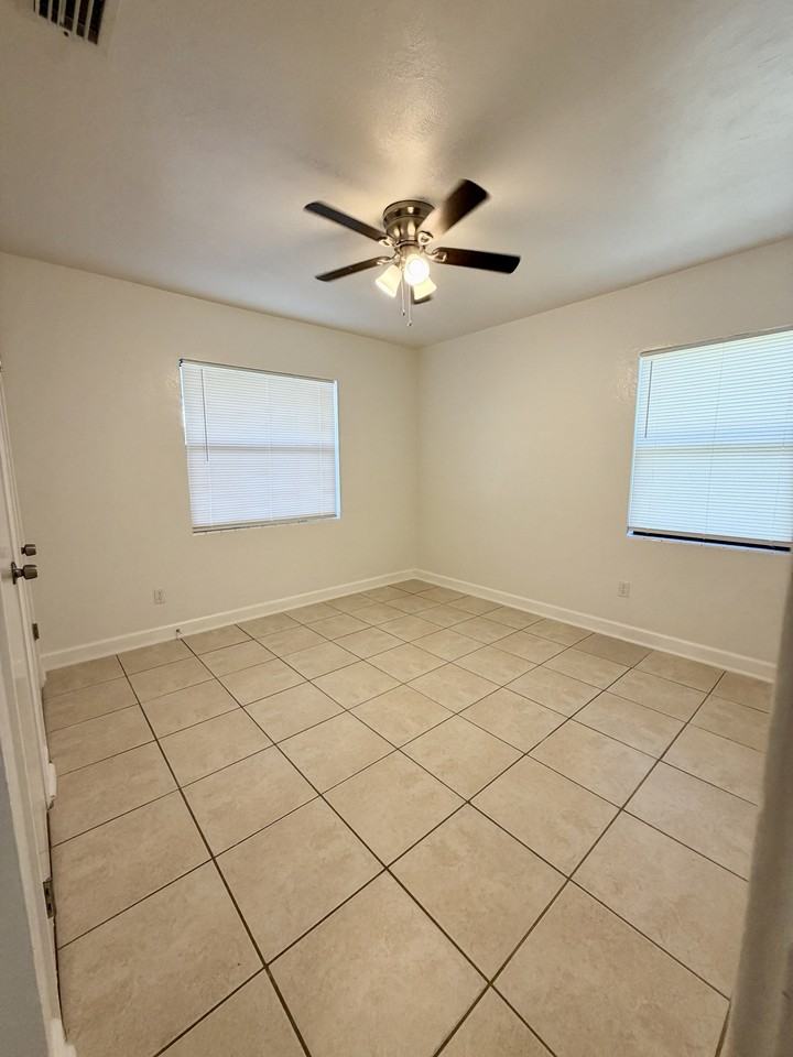 929 E Walnut St #1 - Photo 5 of 16