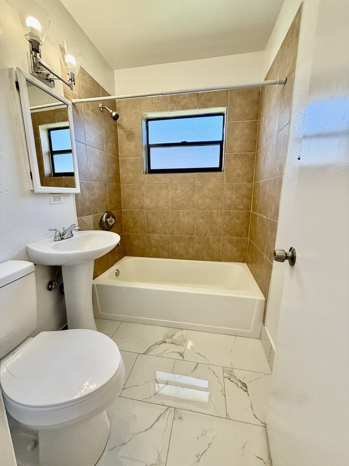 929 E Walnut St #1 - Photo 7 of 16
