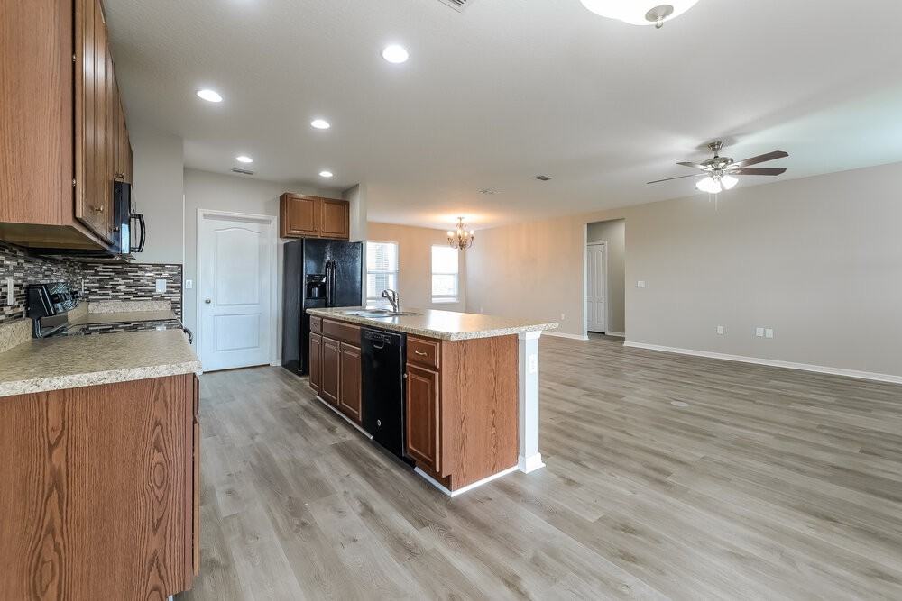 2157 Forest Lake Ave - Photo 5 of 16