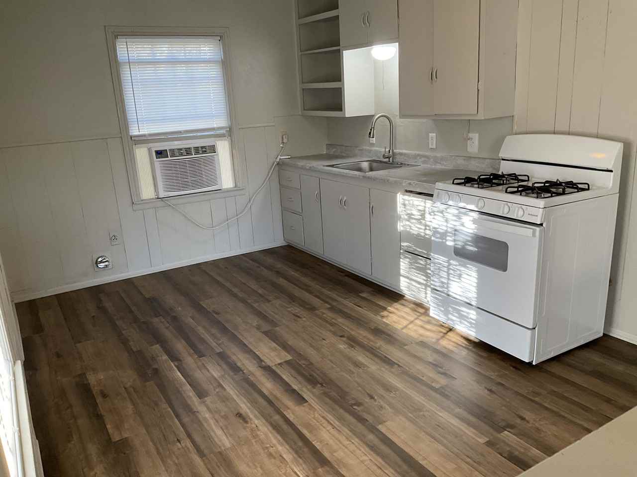 311 E Chestnut Ave #1 - Photo 3 of 10