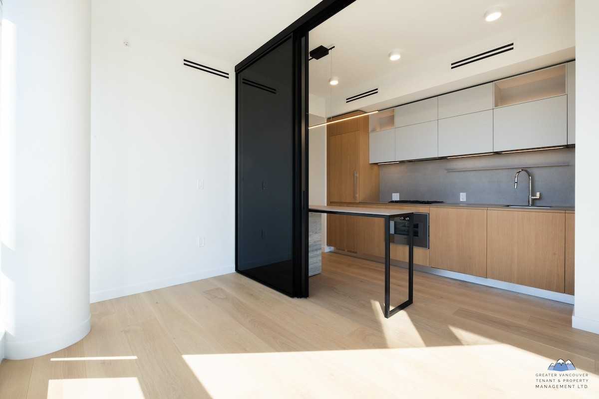1277 Hornby St - Photo 4 of 24