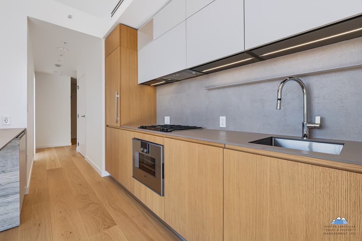 1277 Hornby St - Photo 7 of 24