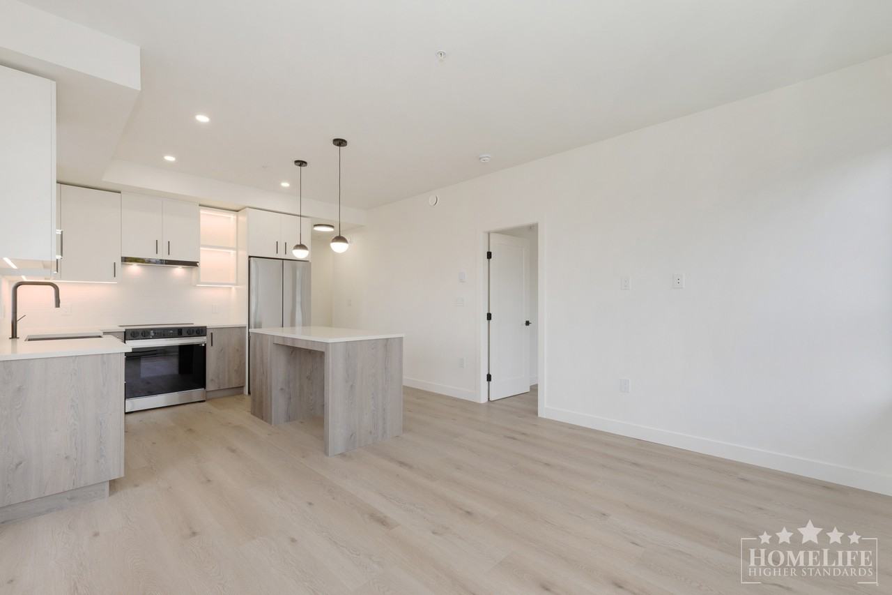 9199 147 St - Photo 3 of 15