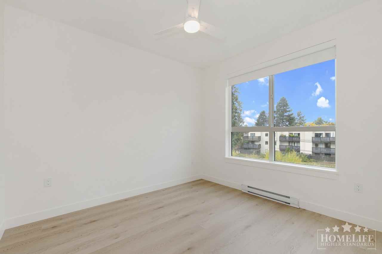 9199 147 St - Photo 5 of 15
