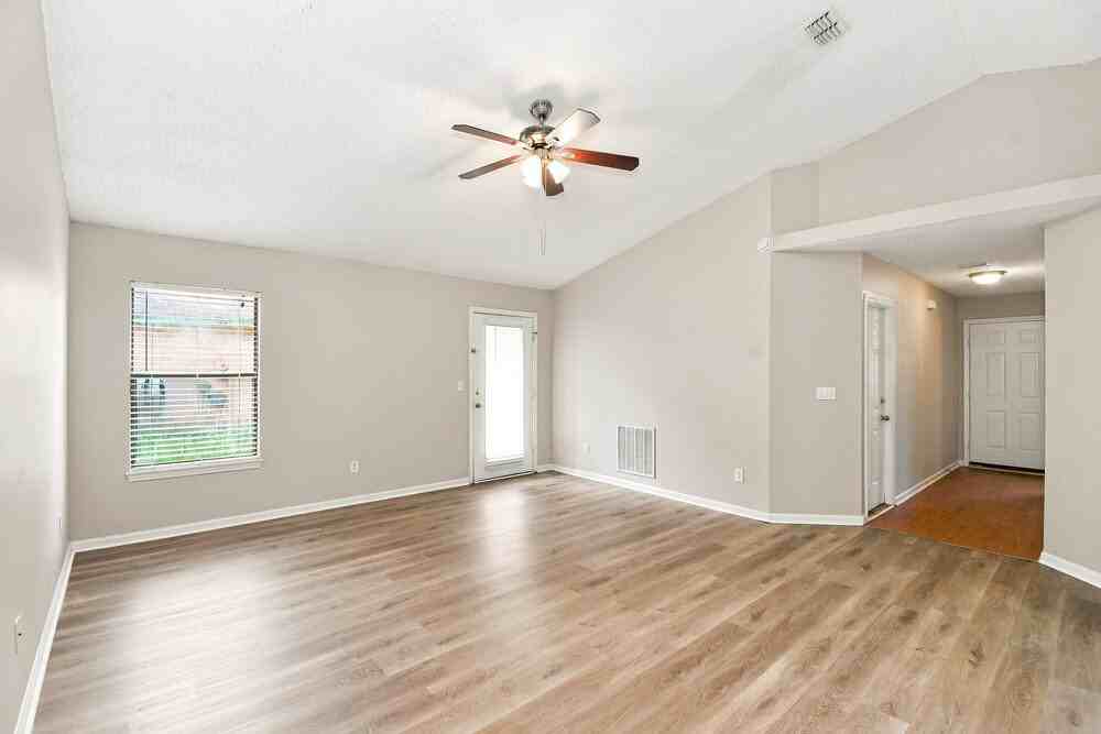 4323 Hanging Moss Dr - Photo 3 of 16