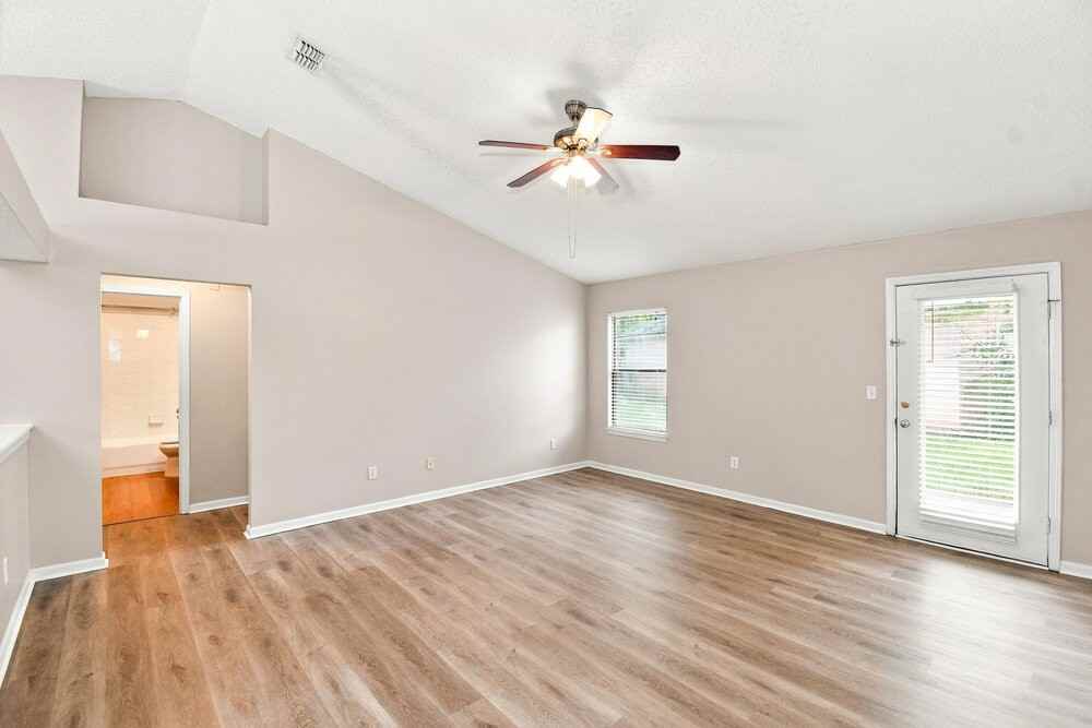 4323 Hanging Moss Dr - Photo 5 of 16