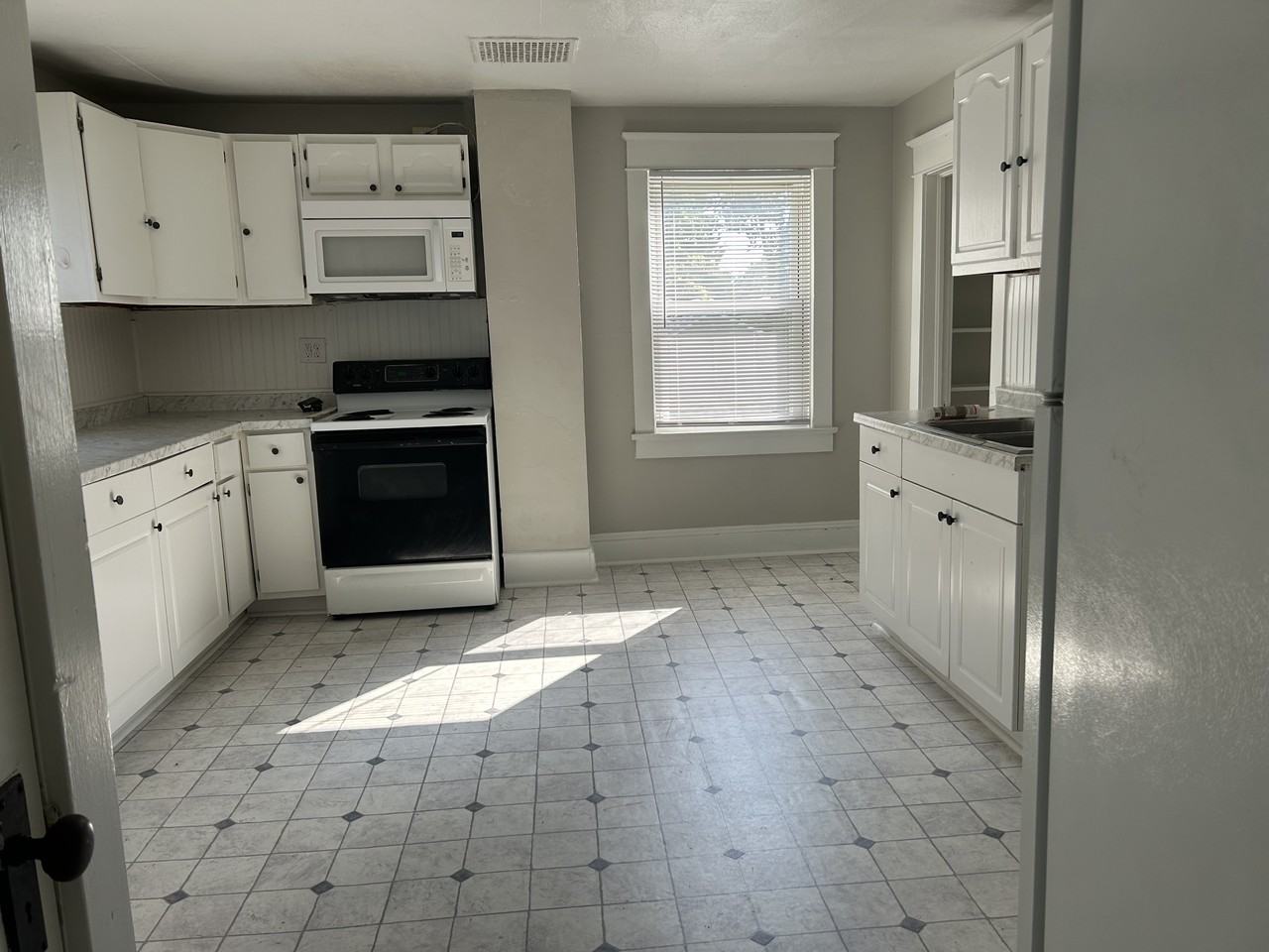 26 Jackson Ave #26 - Photo 4 of 10