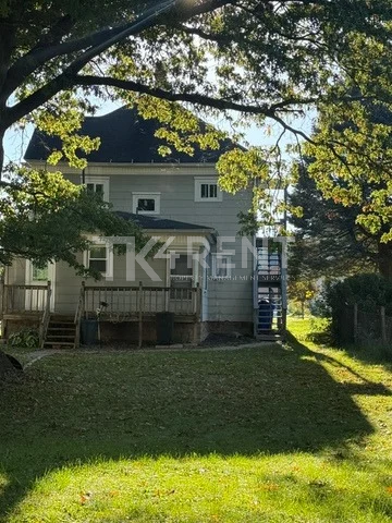 208 Broad St #B - Photo 3 of 16