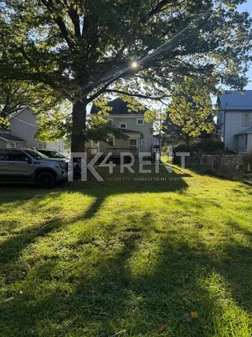 208 Broad St #B - Photo 5 of 16