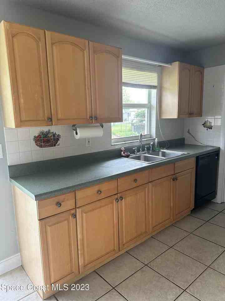 2804 Bayeux Ave - Photo 2 of 13