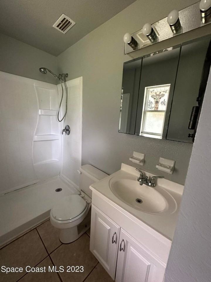 2804 Bayeux Ave - Photo 3 of 13