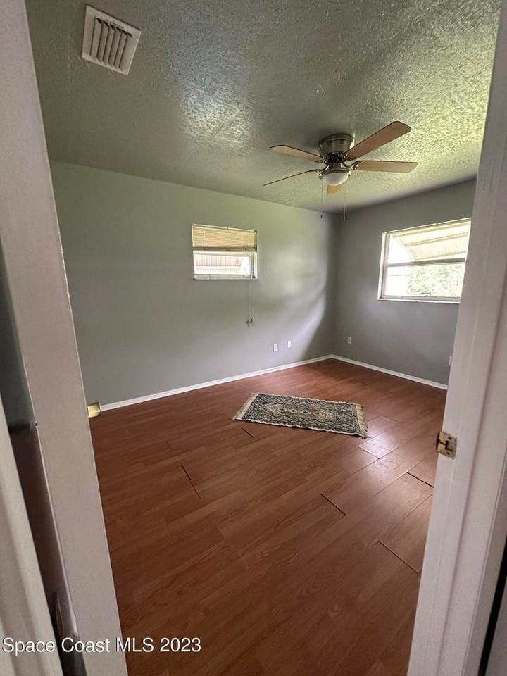 2804 Bayeux Ave - Photo 5 of 13
