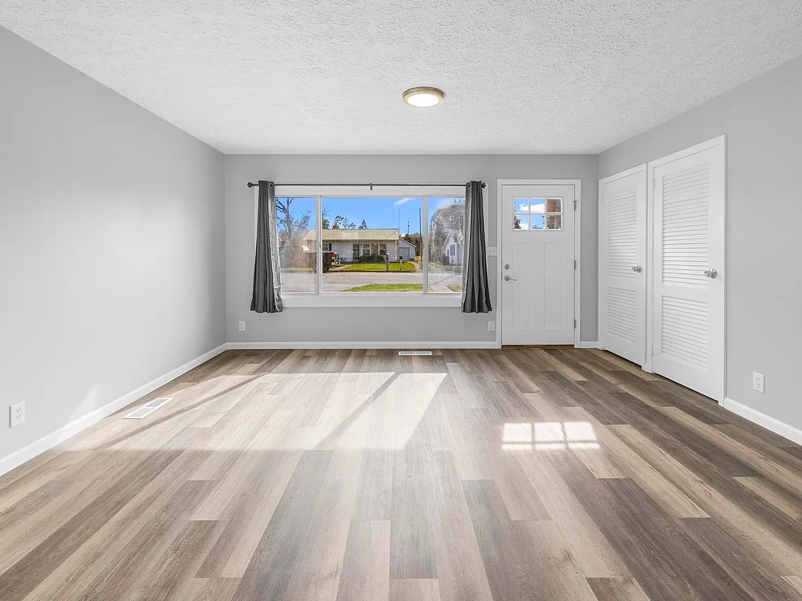 2526 Birk Dr #1 - Photo 4 of 10