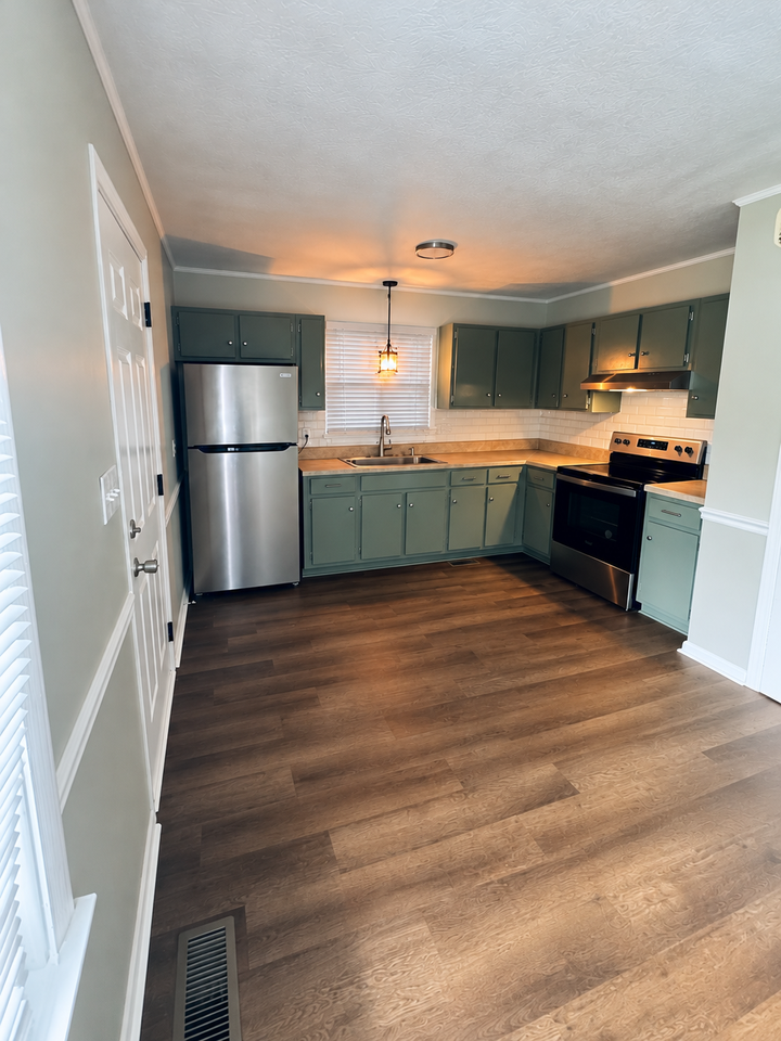 610 Woodburn Dr #1 - Photo 4 of 12
