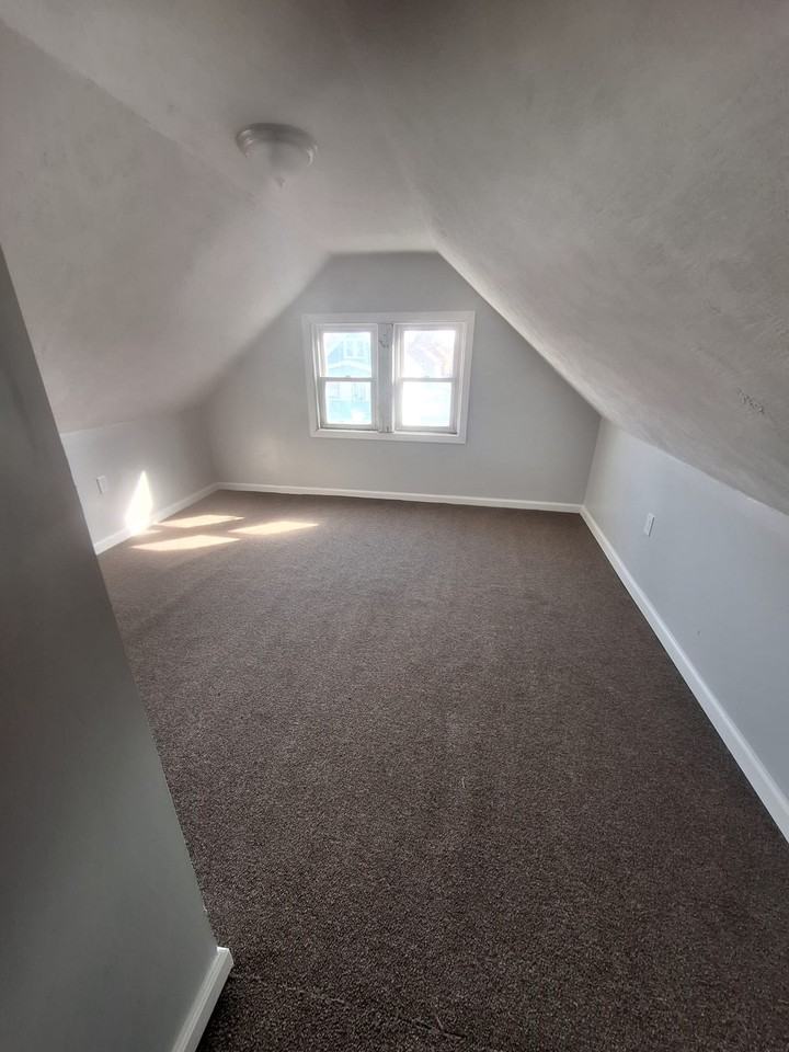 12613 Parkhill Avenue - Whole House - Photo 5 of 14