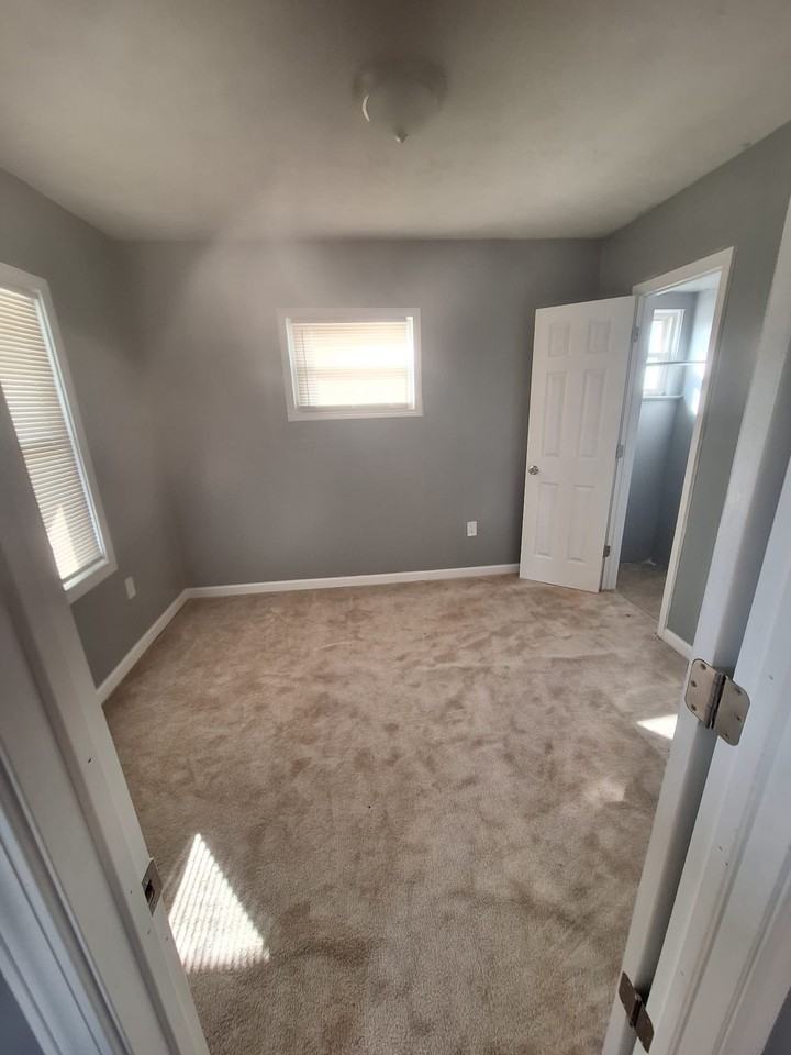 12613 Parkhill Avenue - Whole House - Photo 7 of 14