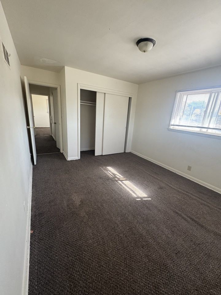 6406 N 87th St #3 - Photo 4 of 6